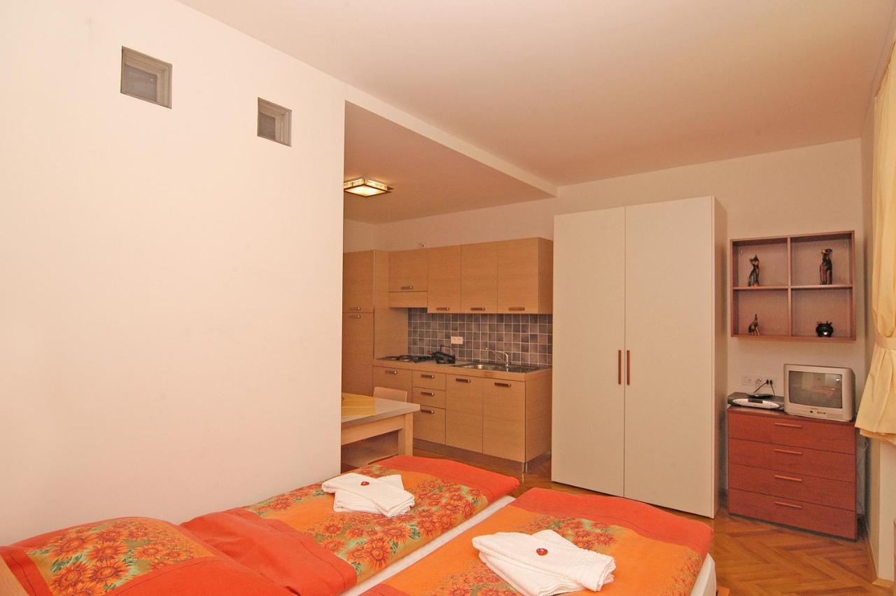 براغ Residence La Familia المظهر الخارجي الصورة