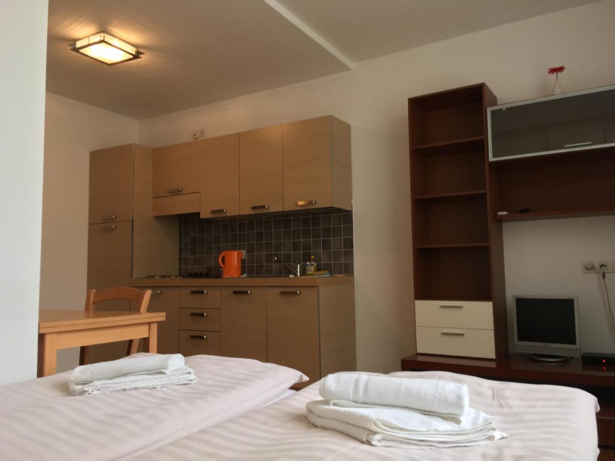 براغ Residence La Familia المظهر الخارجي الصورة