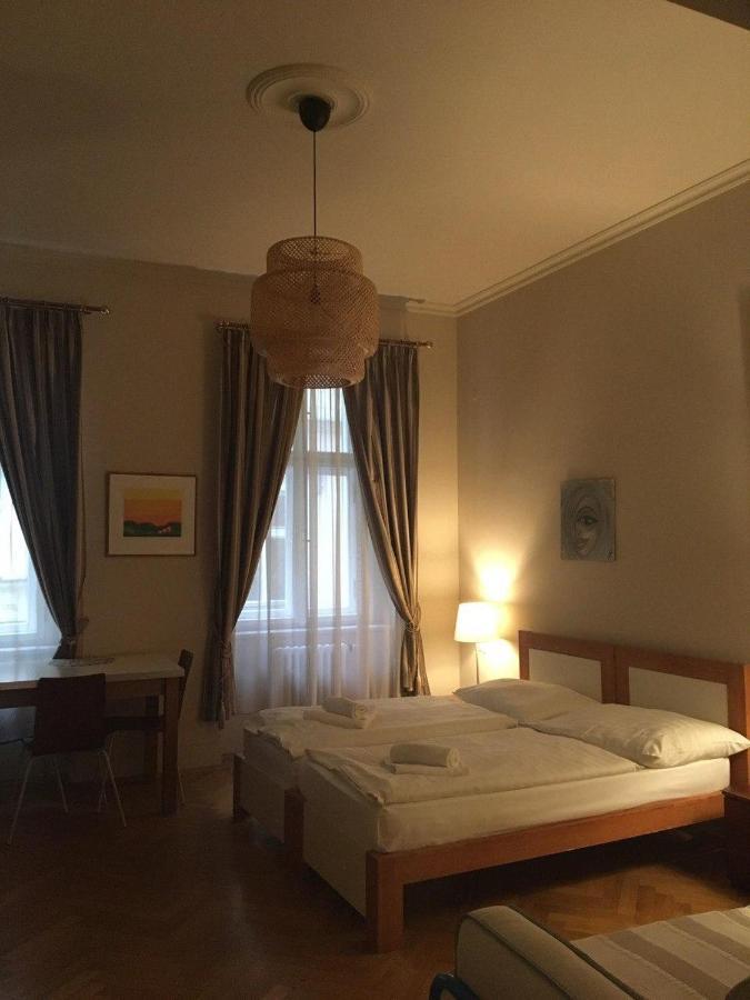 براغ Residence La Familia المظهر الخارجي الصورة