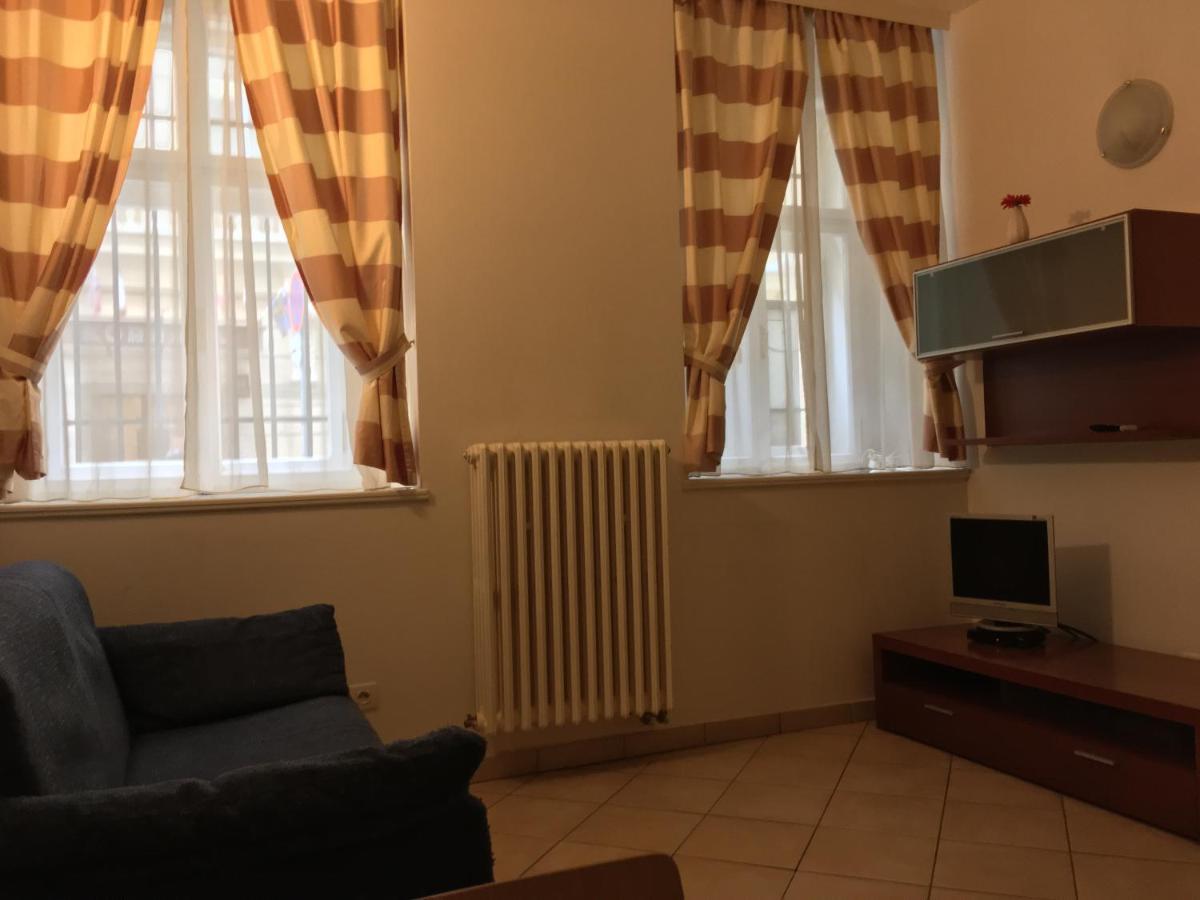 براغ Residence La Familia المظهر الخارجي الصورة