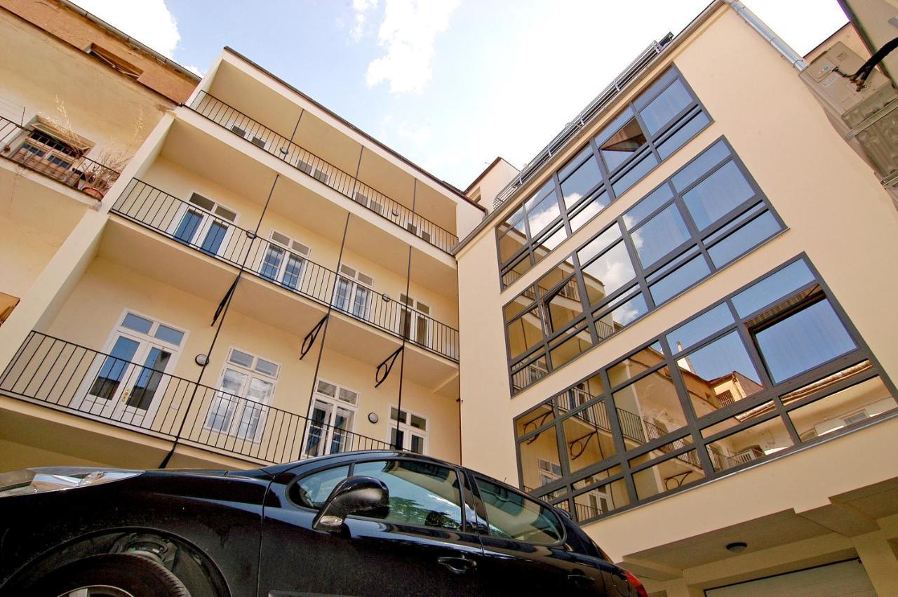 براغ Residence La Familia المظهر الخارجي الصورة